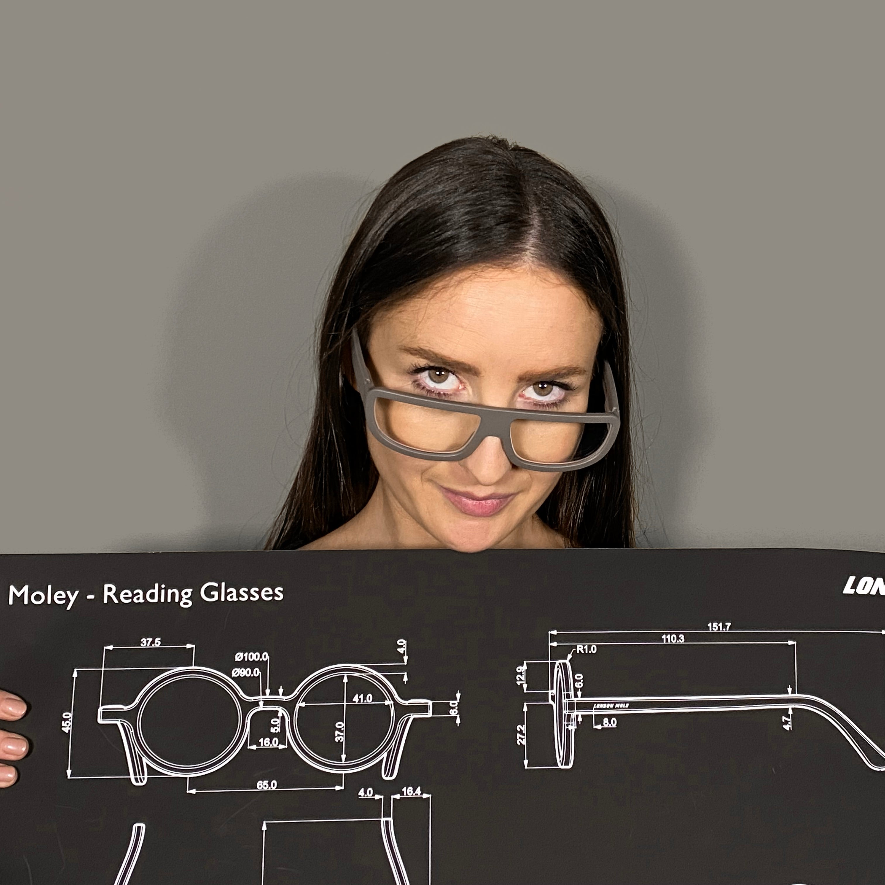 Feisty reading glasses in matt grey